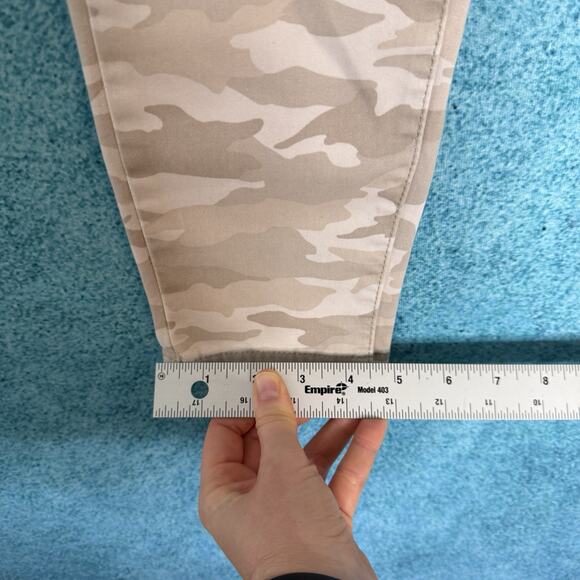 Levi’s 720 High-Rise Super Skinny Women’s Size 28 Camo White Beige Stretch - Picture 7 of 16